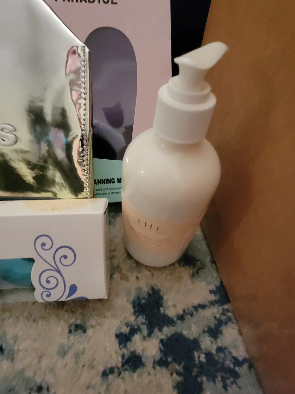 A Box Full Of Many High End Facial Items & Women's 8 Piece White Makeup Brushes